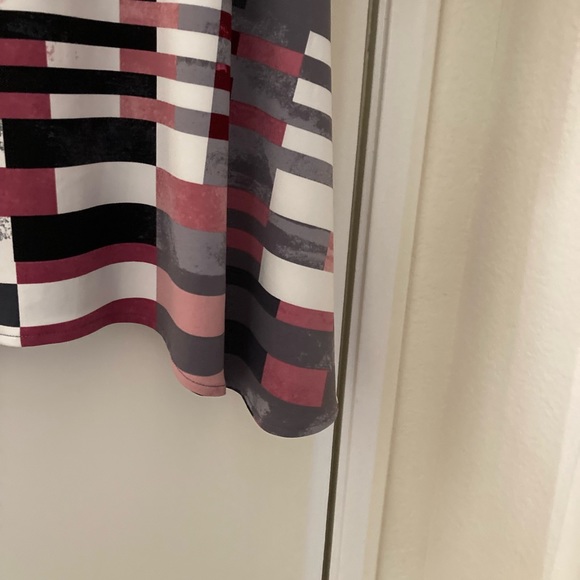 Alfa I Printed Asymmetrical Swing Knit Tunic - Picture 10 of 12